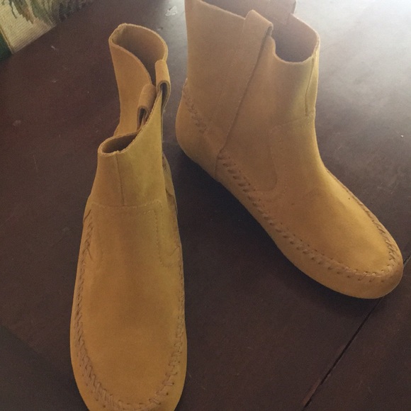 Boots - Picture 2 of 2